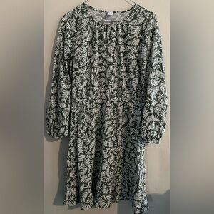 $5 bundle sale Old navy long sleeve floral dress- green- small